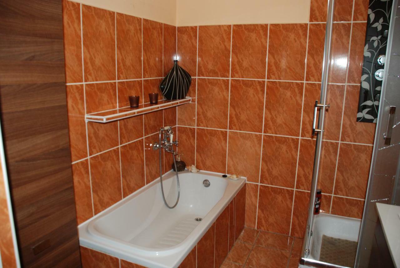 Apartamento Dom Chotomów Exterior foto